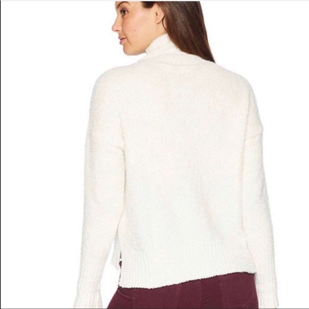 🆕 UGG Cream Sweater - Picture 2 of 4